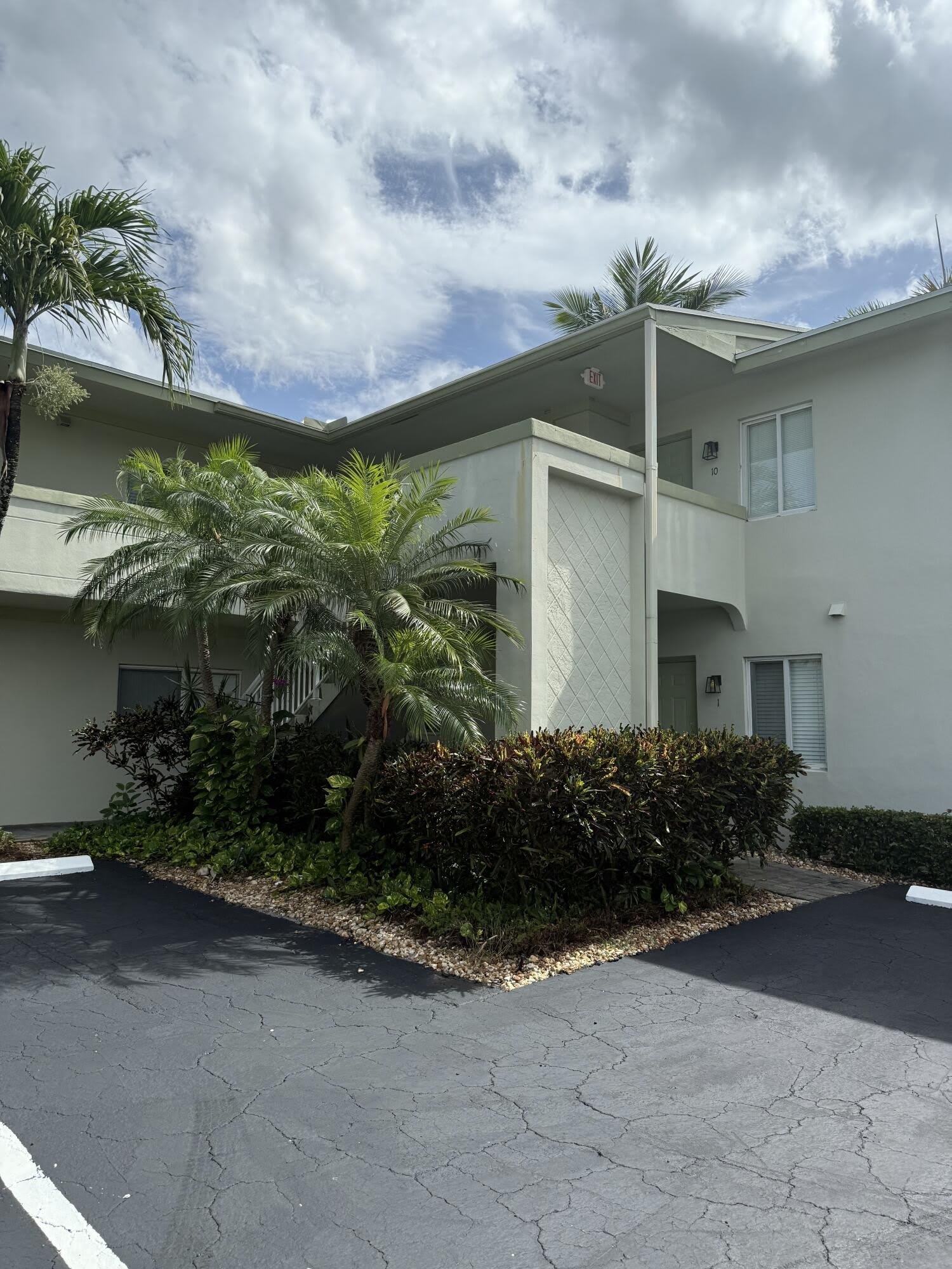 578 NE 20th Street – photo 1