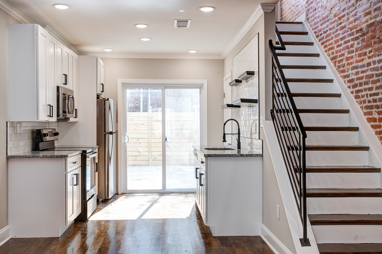 Spacious City Living Awaits At 2914 Westmont Street – photo 3