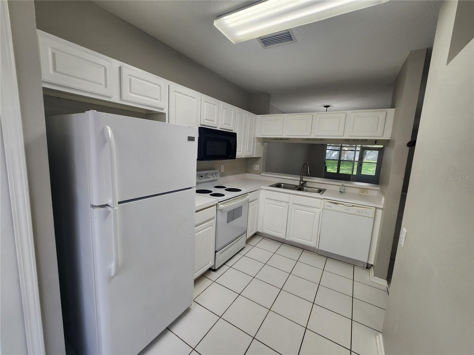 2302 LAKE WOODBERRY Circle – photo 4