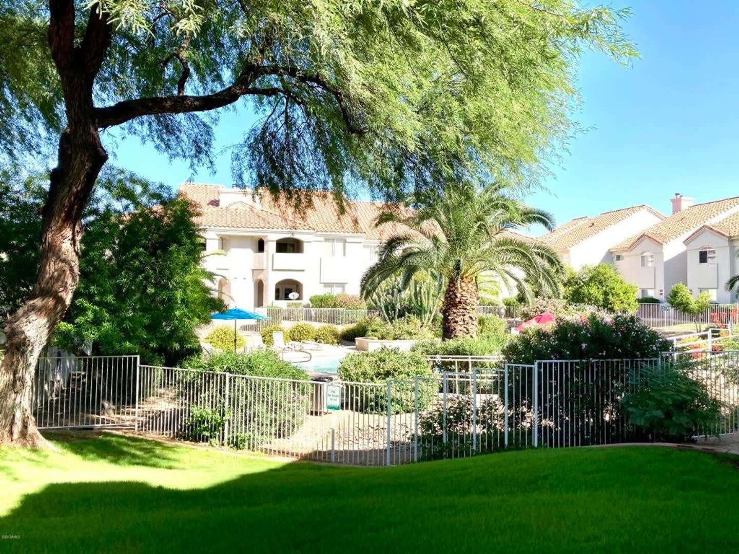 2 Bedroom Paradise Valley Gem with Private Patio & Fireplace – photo 3