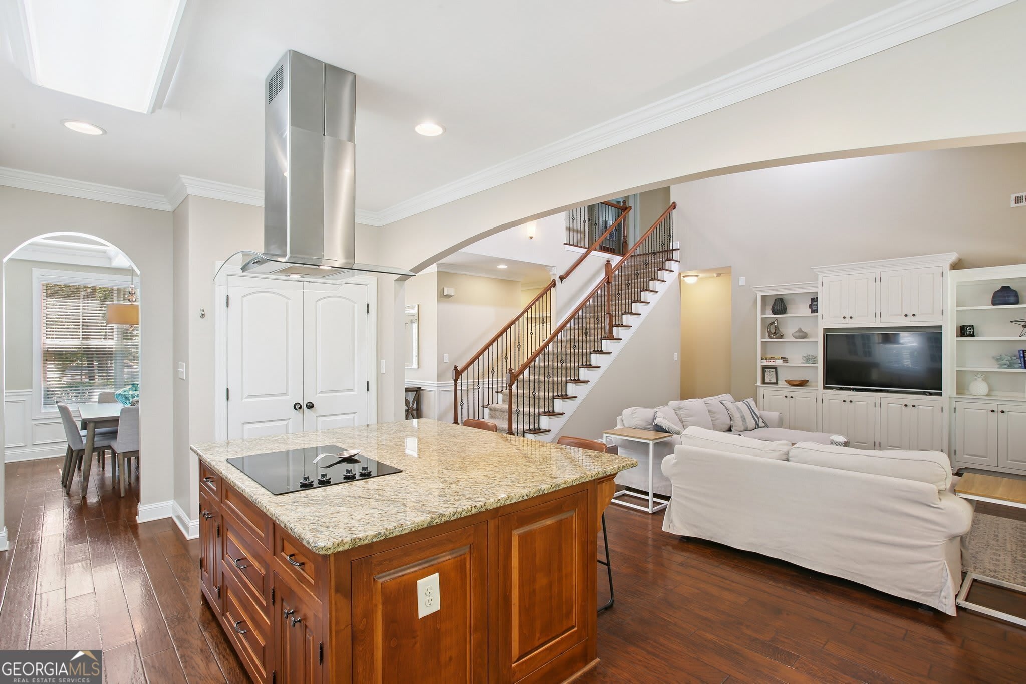 728 Gittings Avenue – photo 3