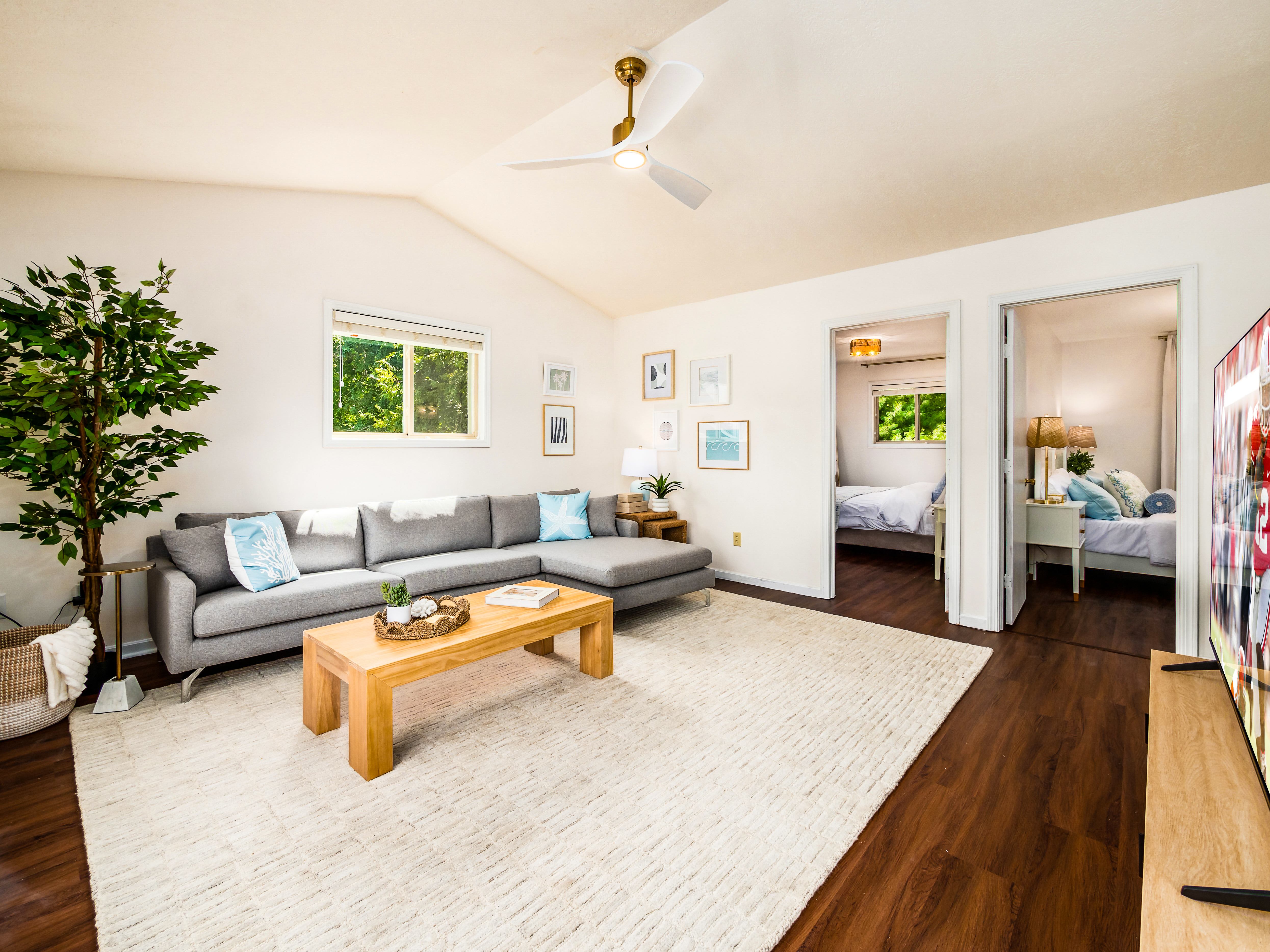 305 Ridgeway Dr – photo 2