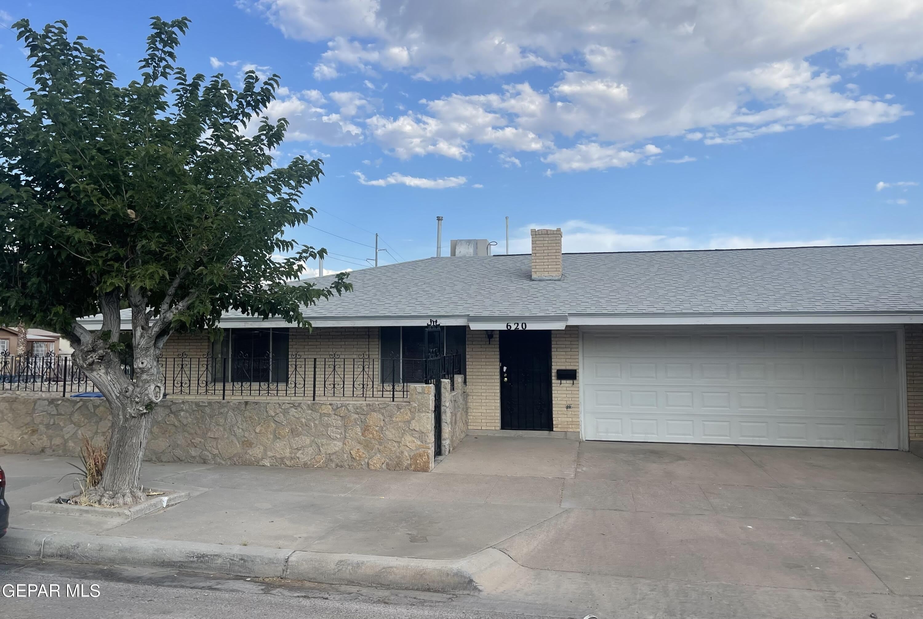 620 E Crosby Avenue – photo 1