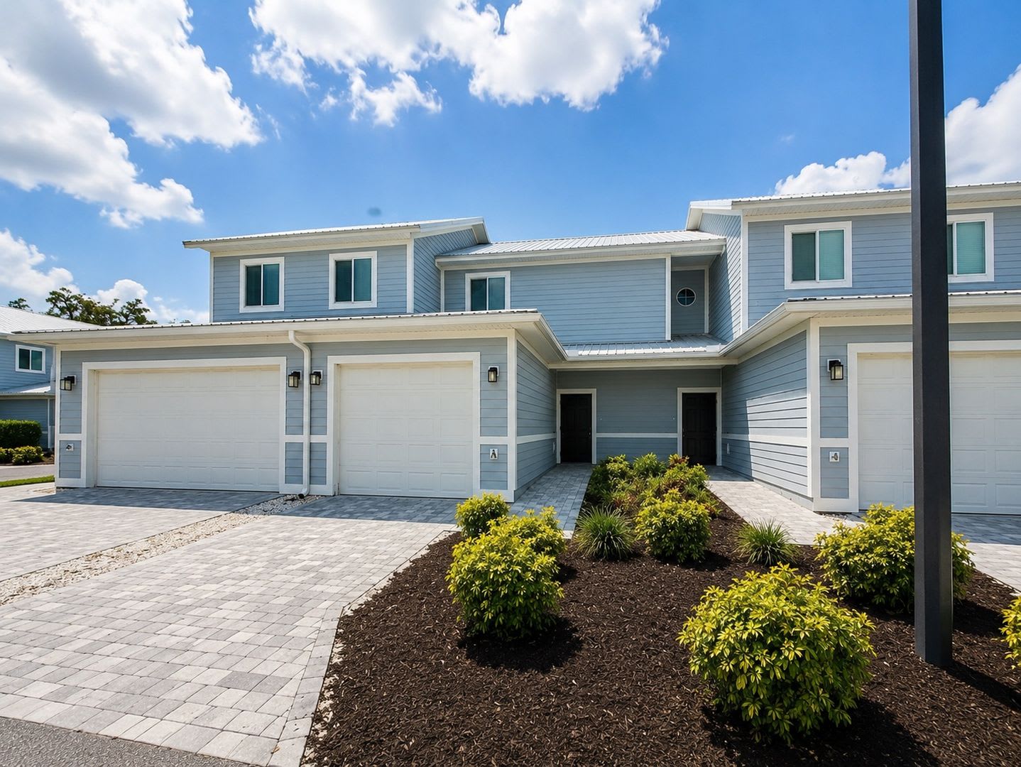 Stylish & Spacious Townhome Living in Winter Haven – photo 2