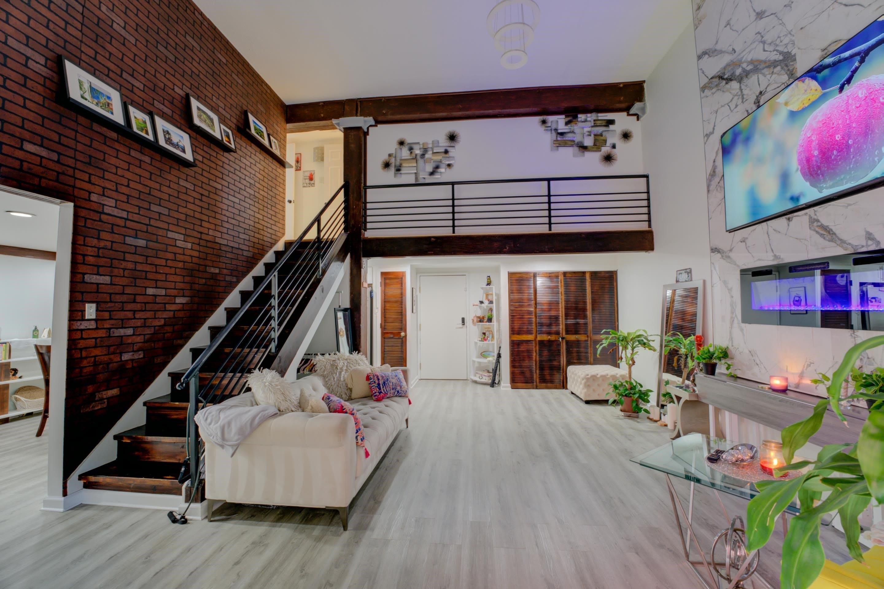 107 S FRONT St – photo 3
