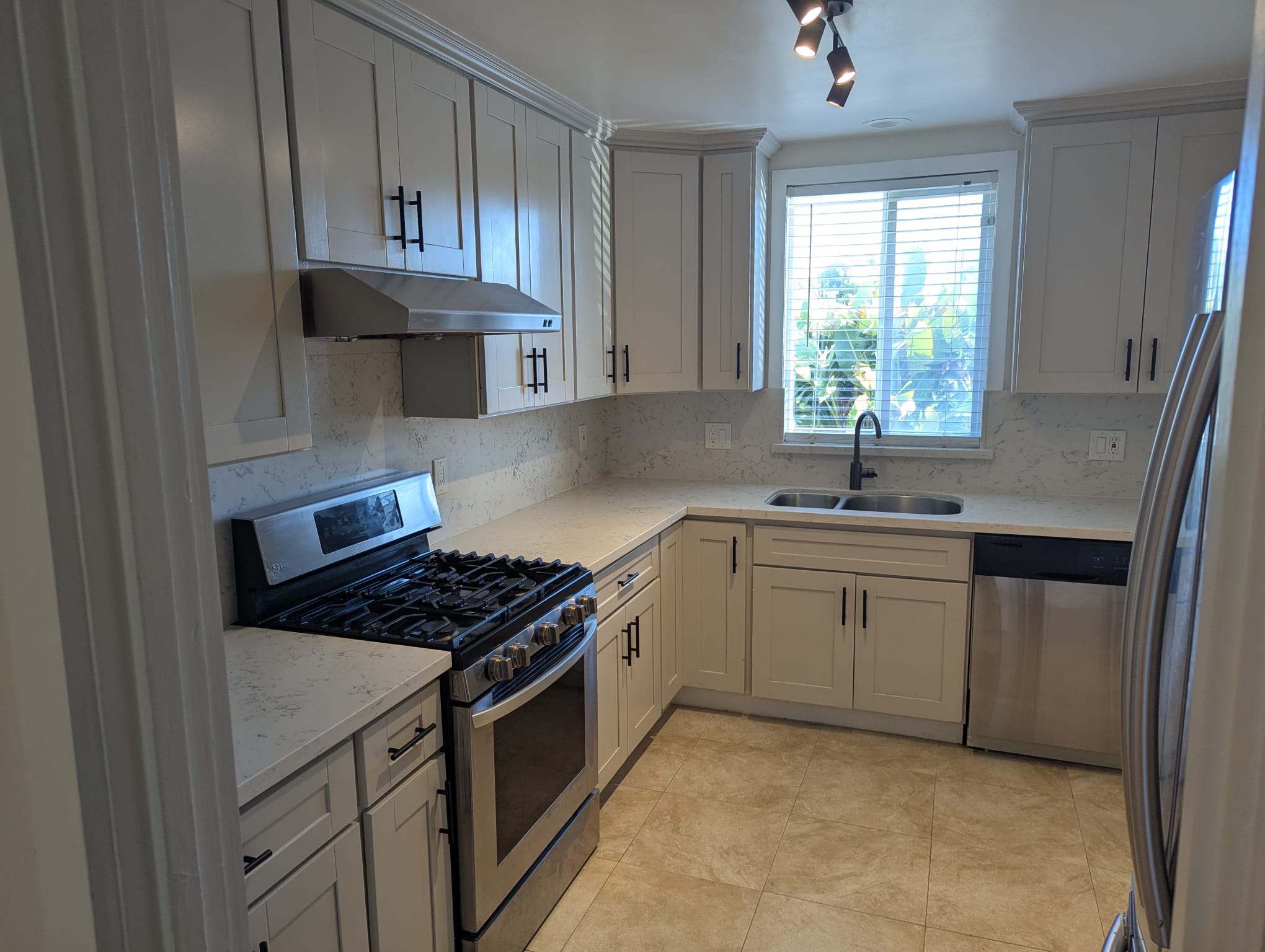2832 Lincoln Avenue – photo 2