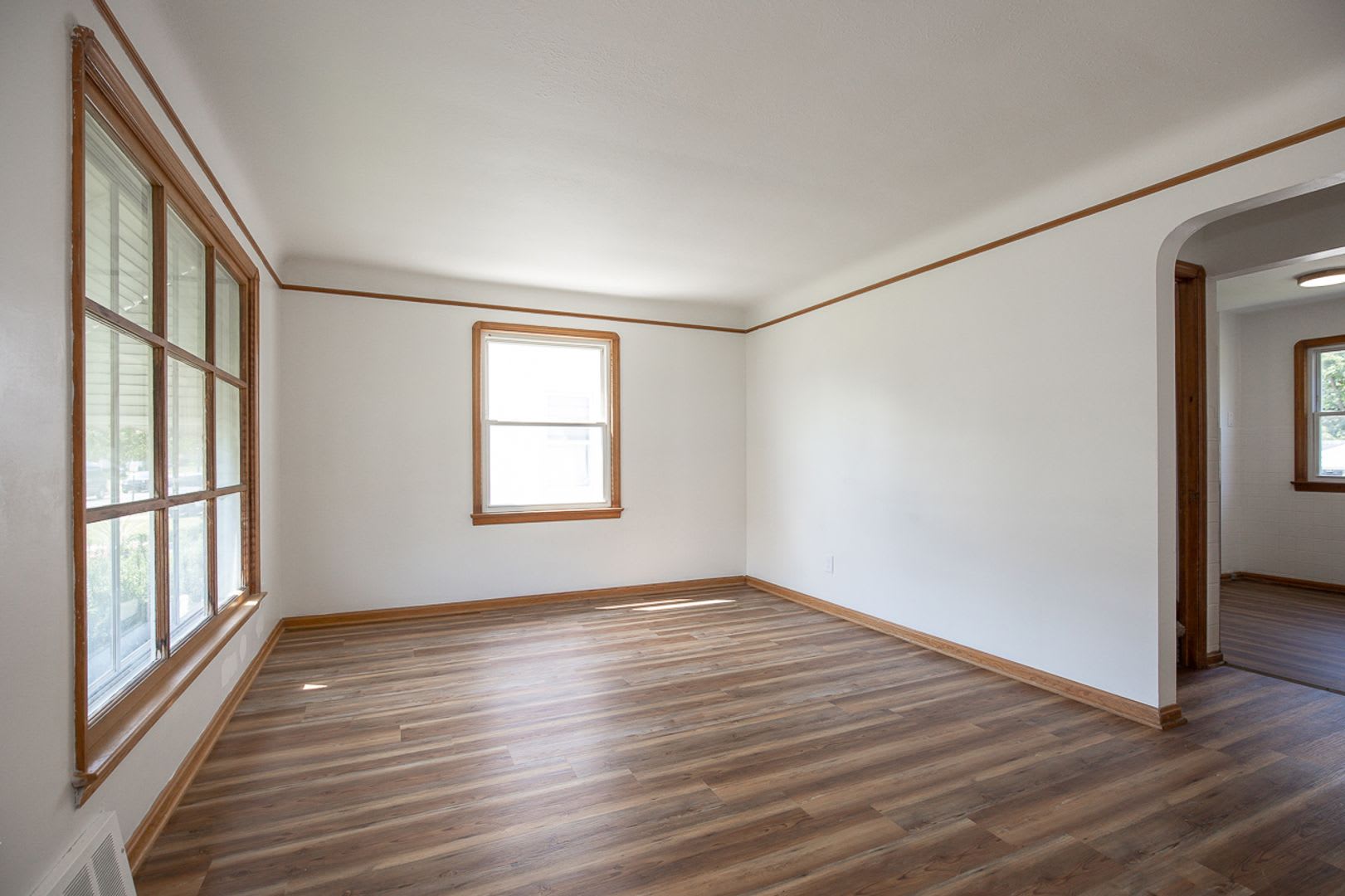 3-BED, 1 BATH BEAUTIFUL SINGLE- FAMILY HOME IN MAPLE HEIGHTS! – photo 5