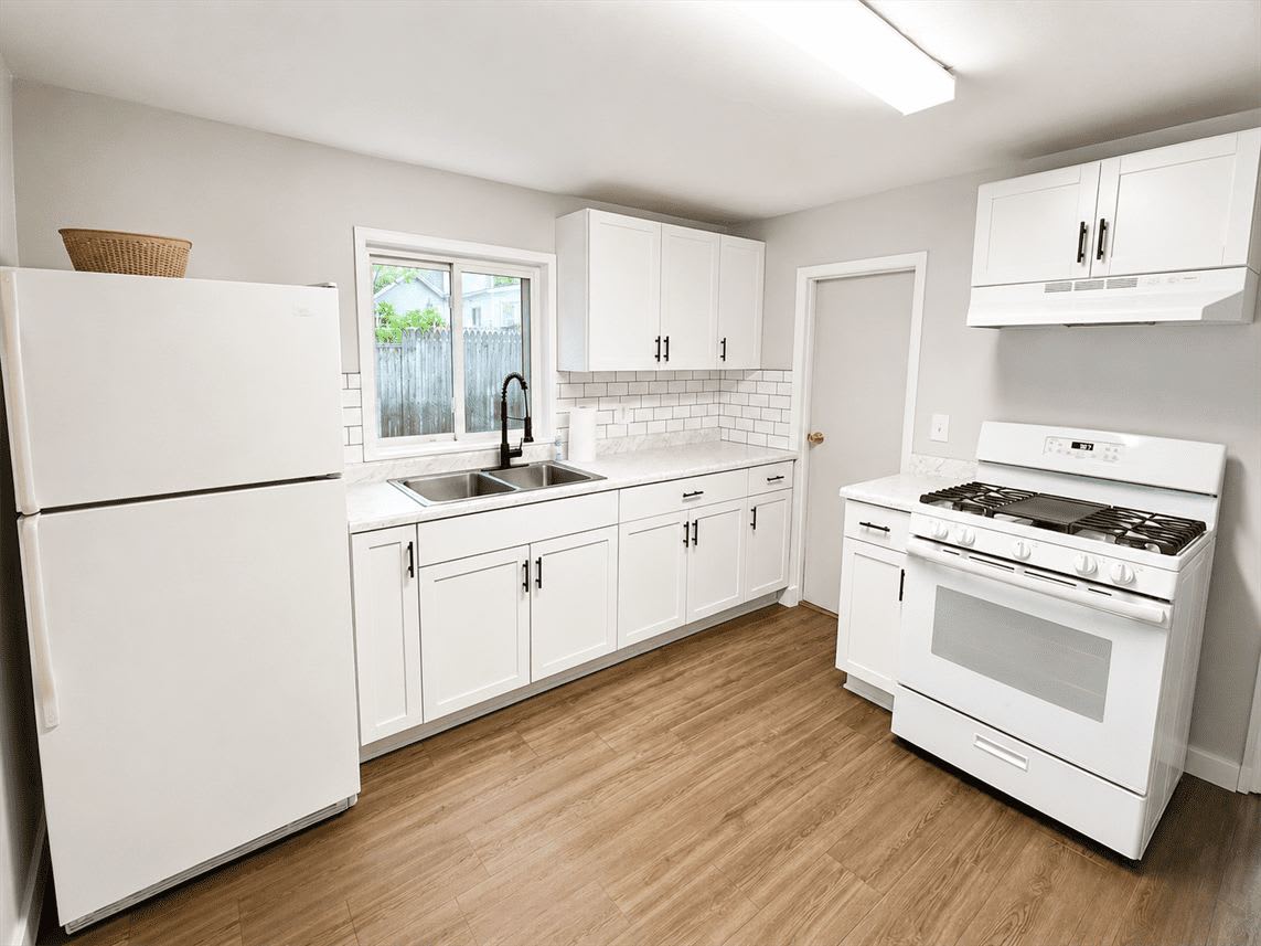 521 W North St – photo 2