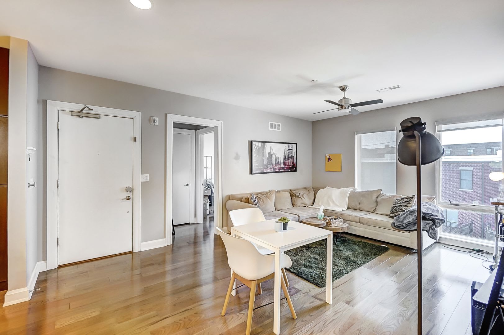 Large 2 bedroom in OTR – photo 4