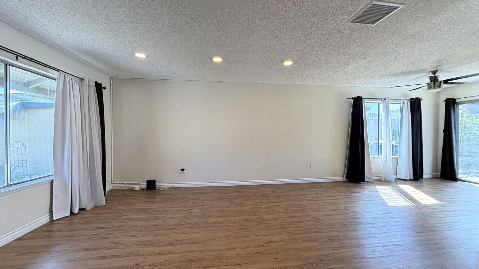 PRICE REDUCTION 7920 Temecula Pl. 3 Bed, 1.5 Bath Single Story Home In Riverside Available Now! – photo 3