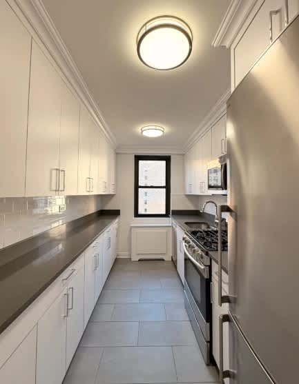 142 E 16th St – photo 4