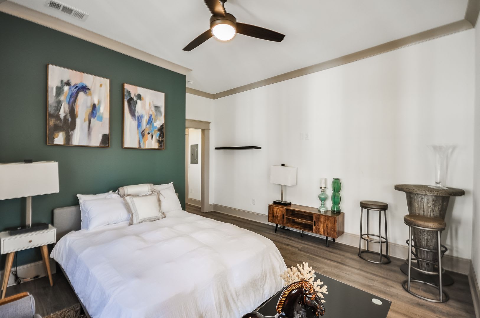 400 Move In Special Beautifully Updated Midtown Studio Apartment Walking Distance To Piedmont Park – photo 3
