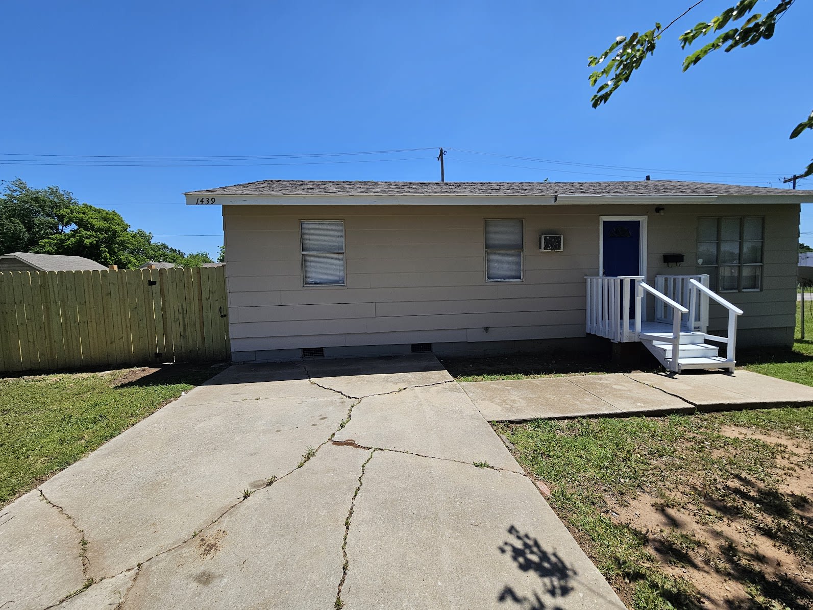 1439 NE 24th St – photo 2