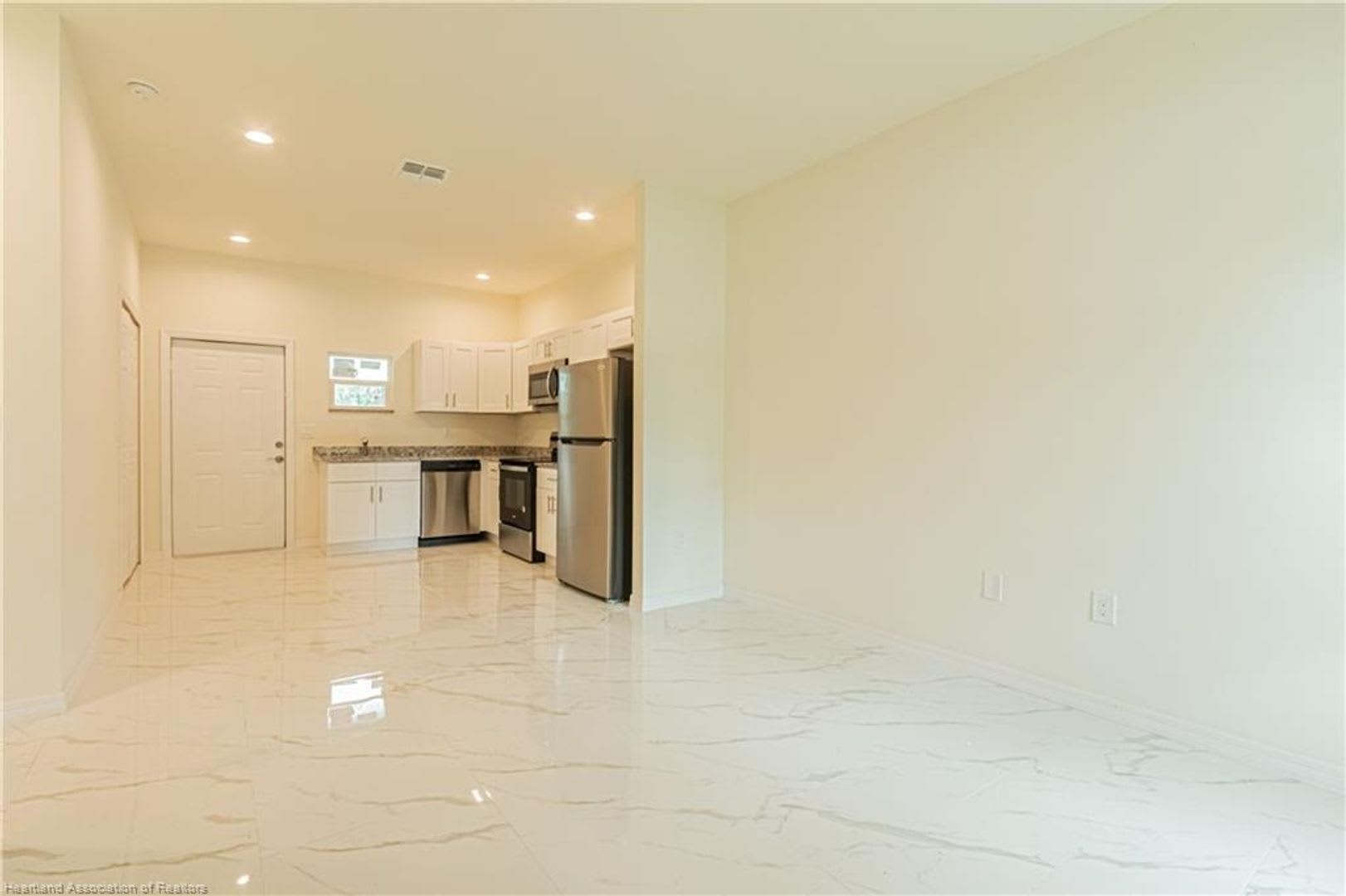 Spacious 2Bd/2Ba Single Family House – photo 4
