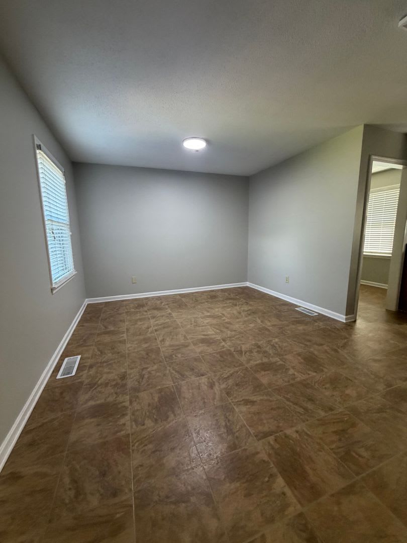 NEWLEY UPDATED HOME! AVAILABLE NOW!!! – photo 4