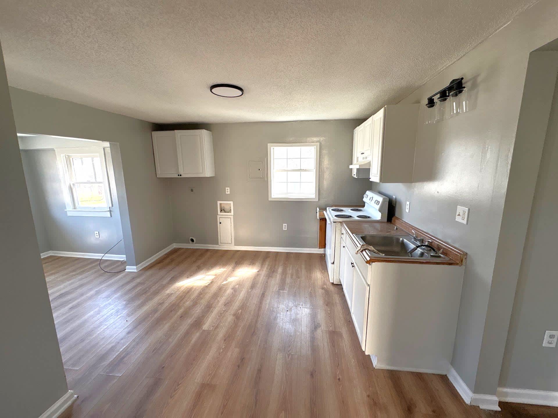 329 North College St – photo 4