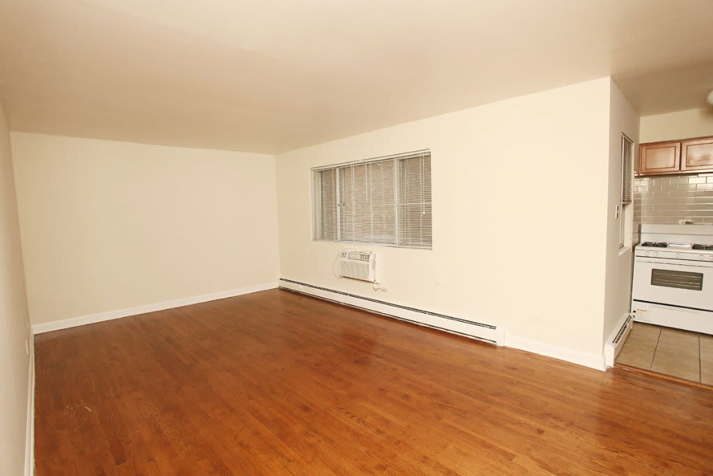5851 North Winthrop Avenue – photo 1