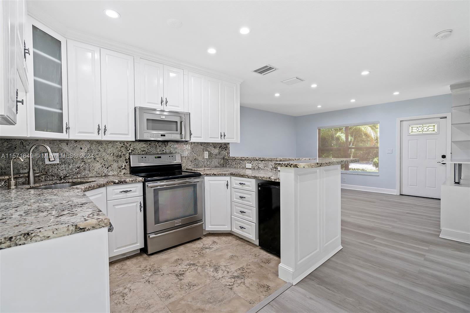 804 Southeast 6th Court – photo 4
