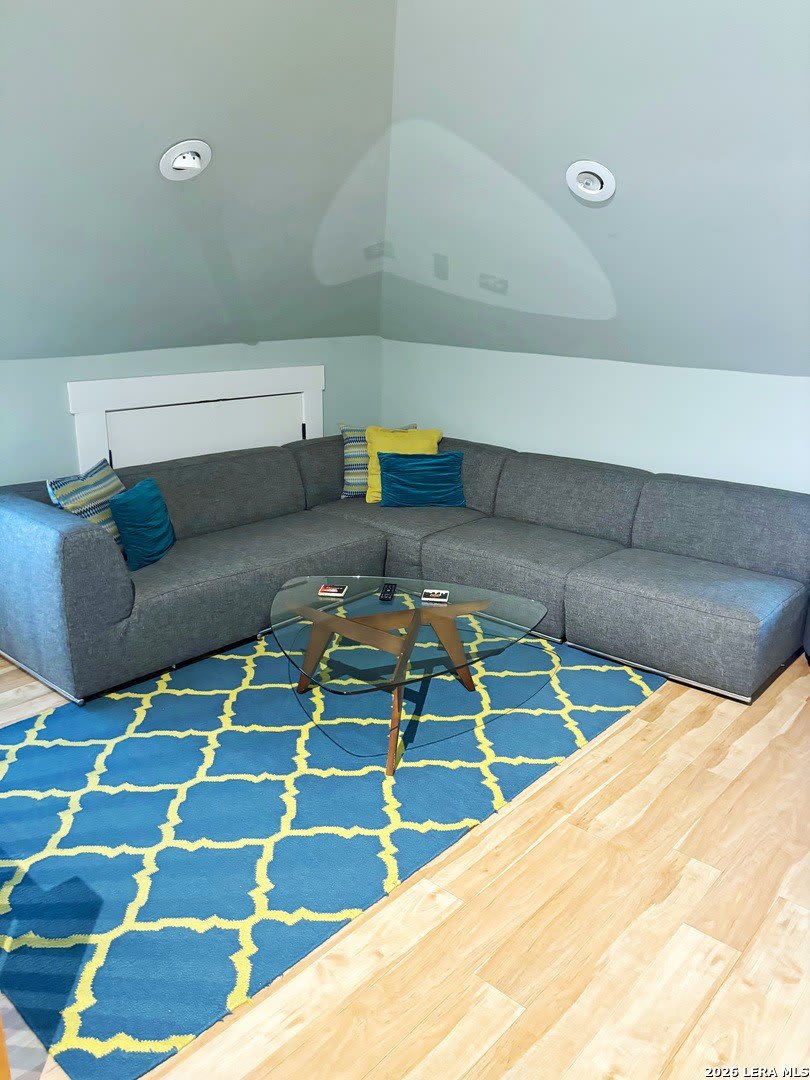 402 E LOCUST ST – photo 3