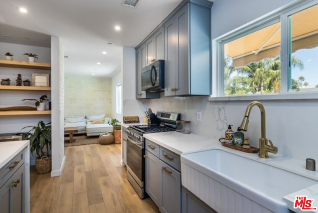 23028 Burbank Blvd – photo 4
