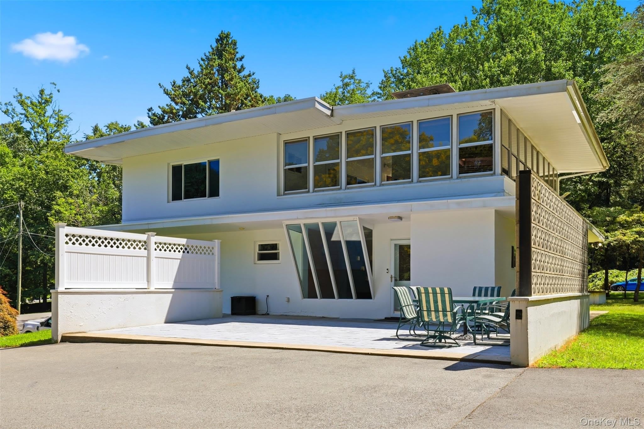 58 Carolyn Road E – photo 2