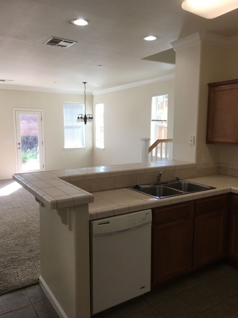 3 Bedroom in Shasta View Gardens – photo 5