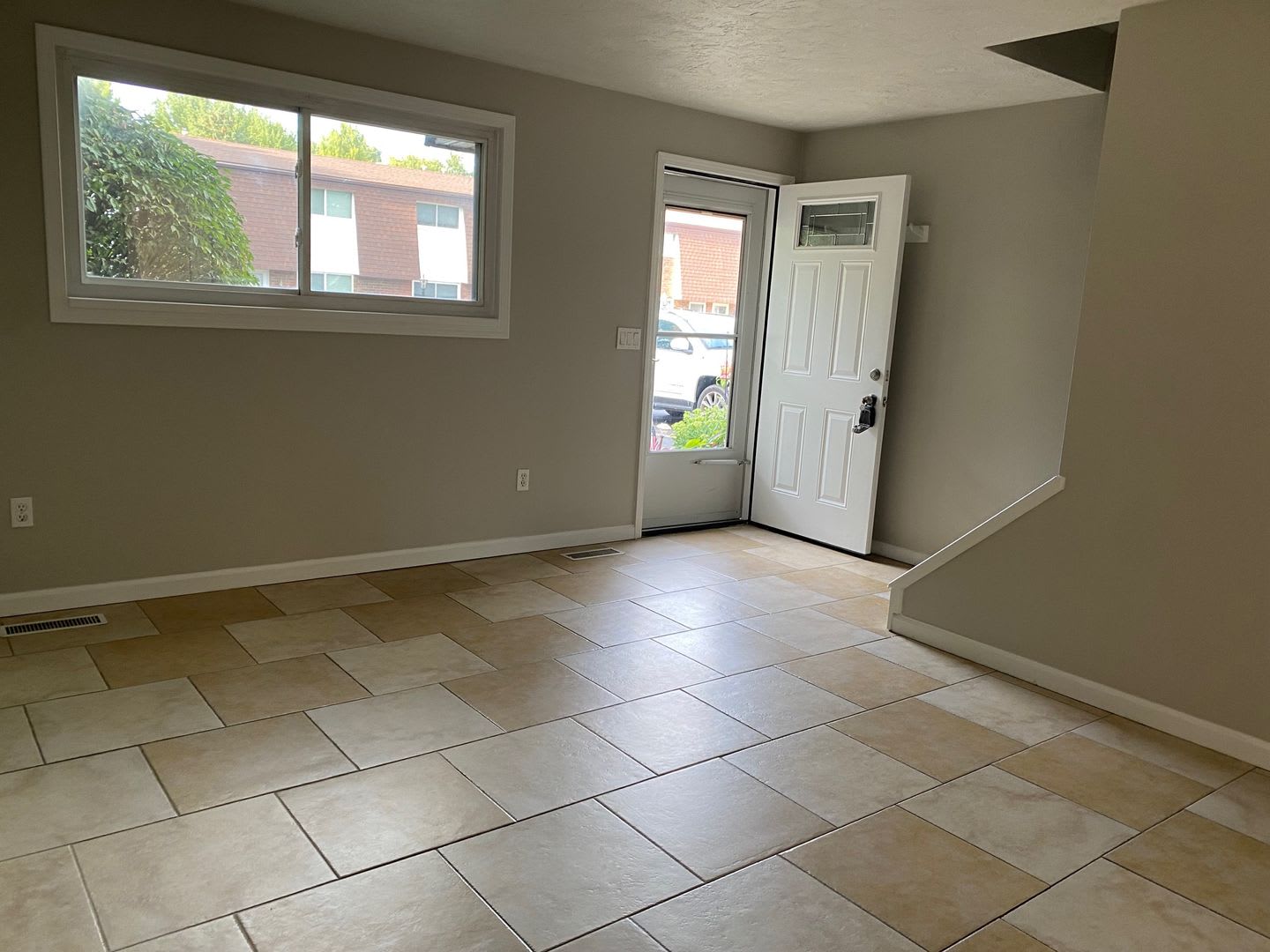 Avon -Townhouse 2 bedrooms 1.5 Baths – photo 5