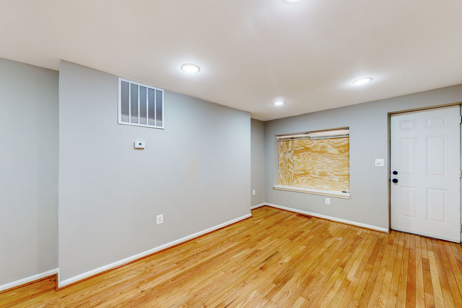 Spacious 3-Bedroom/ 2 Bathrooms home with Modern Amenities in Pigtown! – photo 5
