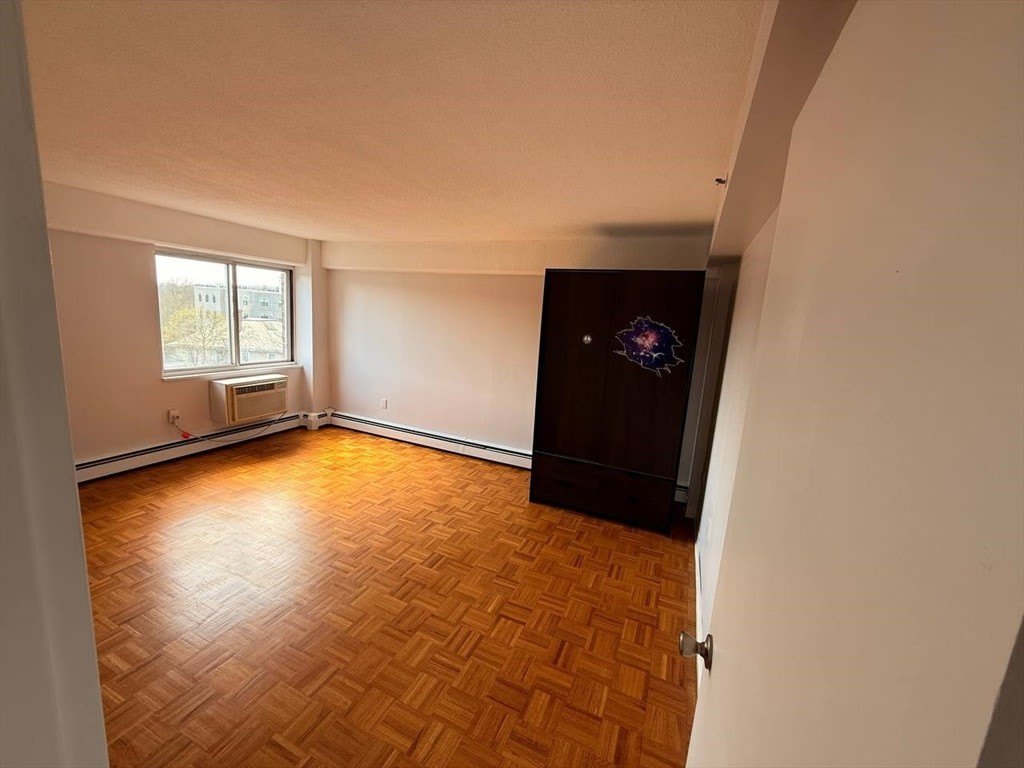 1025 Hancock St – photo 5