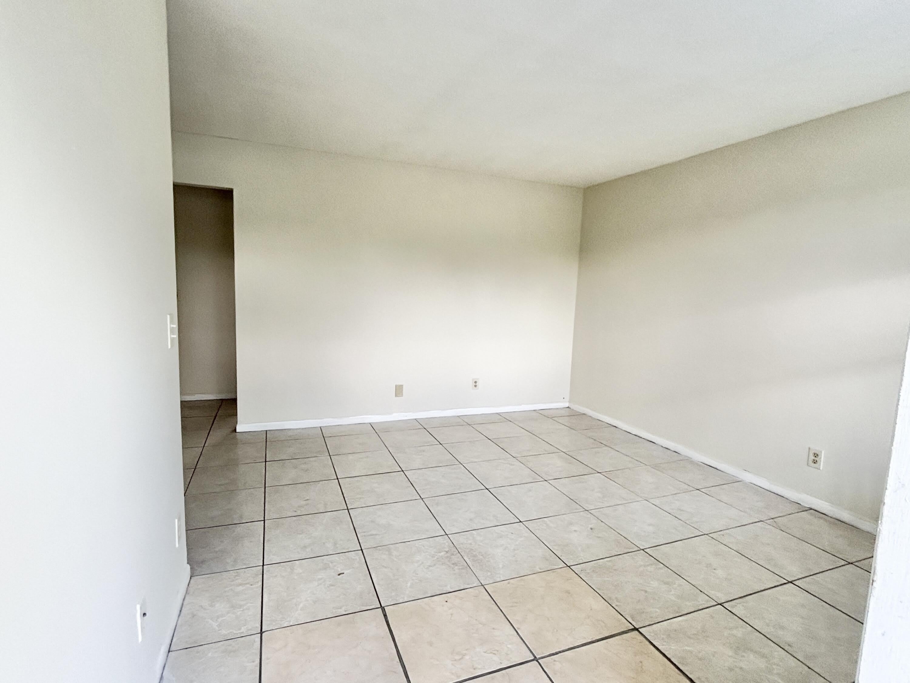 1111 N Federal Highway – photo 3