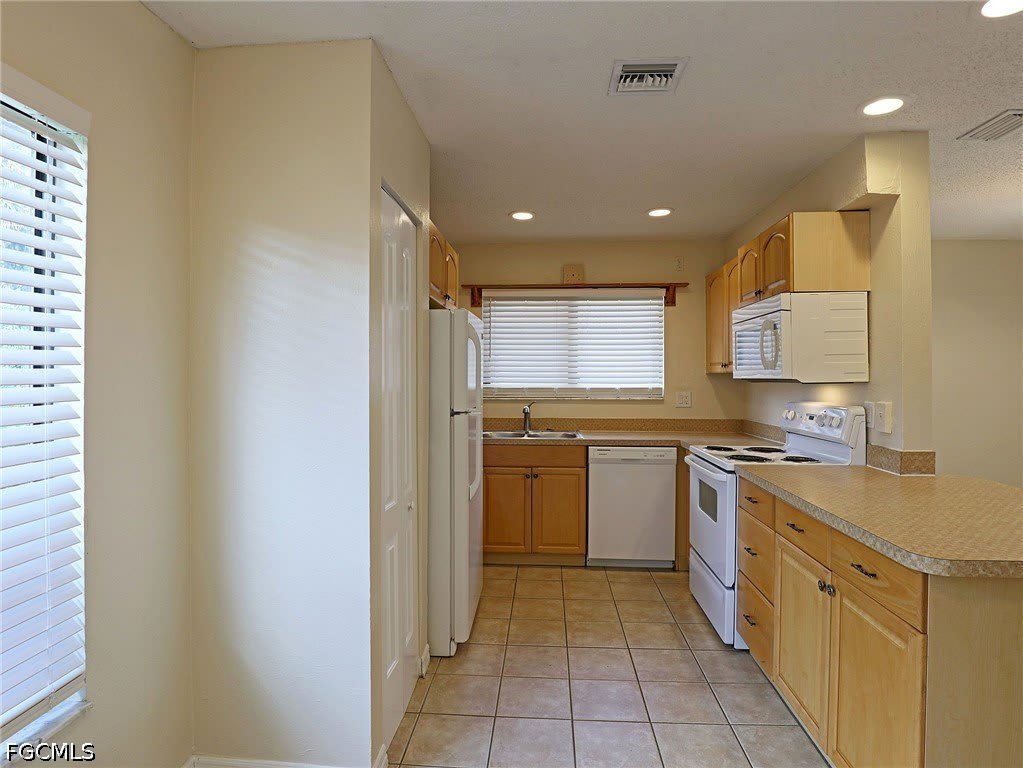 1420 Park Shore Circle – photo 3