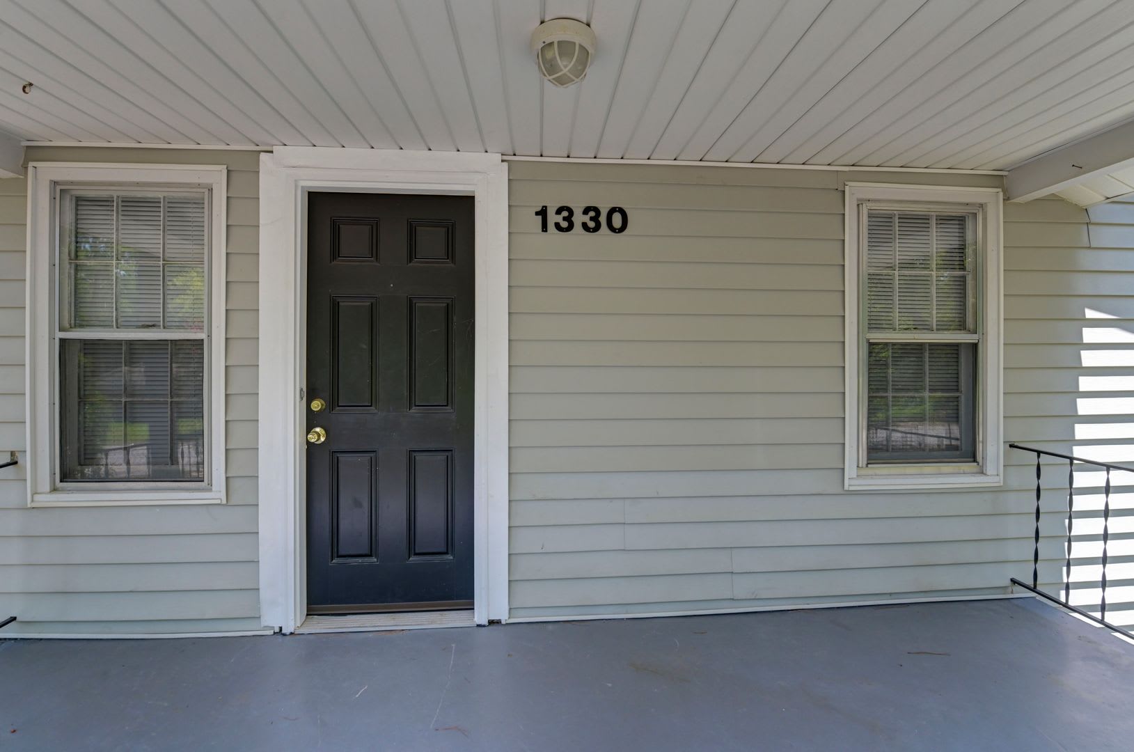 Charming 2 Bedroom Home, close to USC & located on a Large Lot! – photo 4