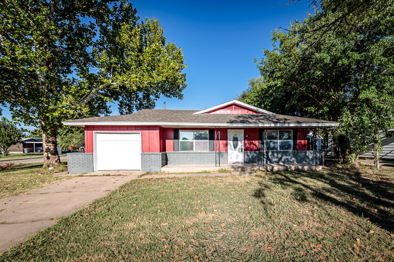 3015 Northeast Pioneer Boulevard – photo 1