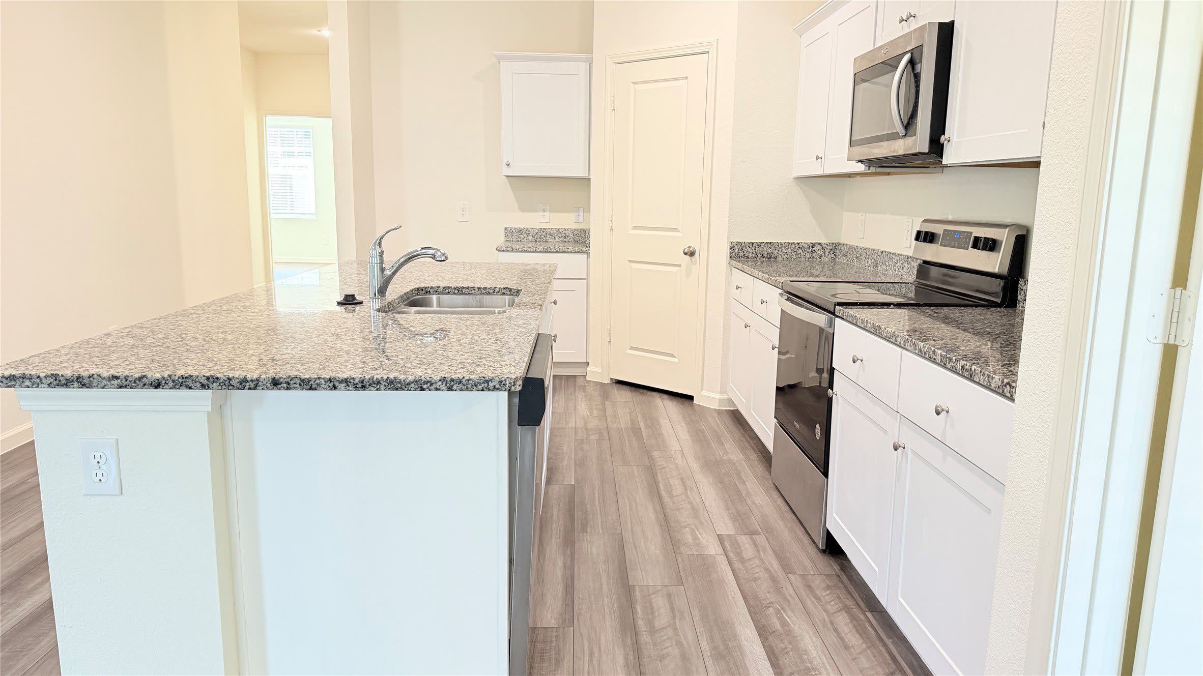 717 Yorkshire Drive – photo 4