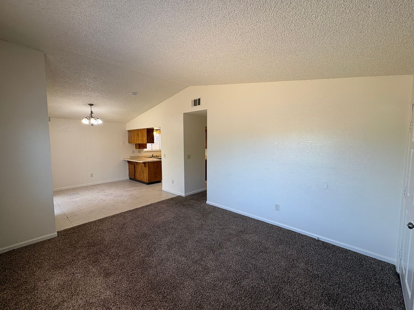 Nice Visalia cul-de-sac home Rent Ready! – photo 4