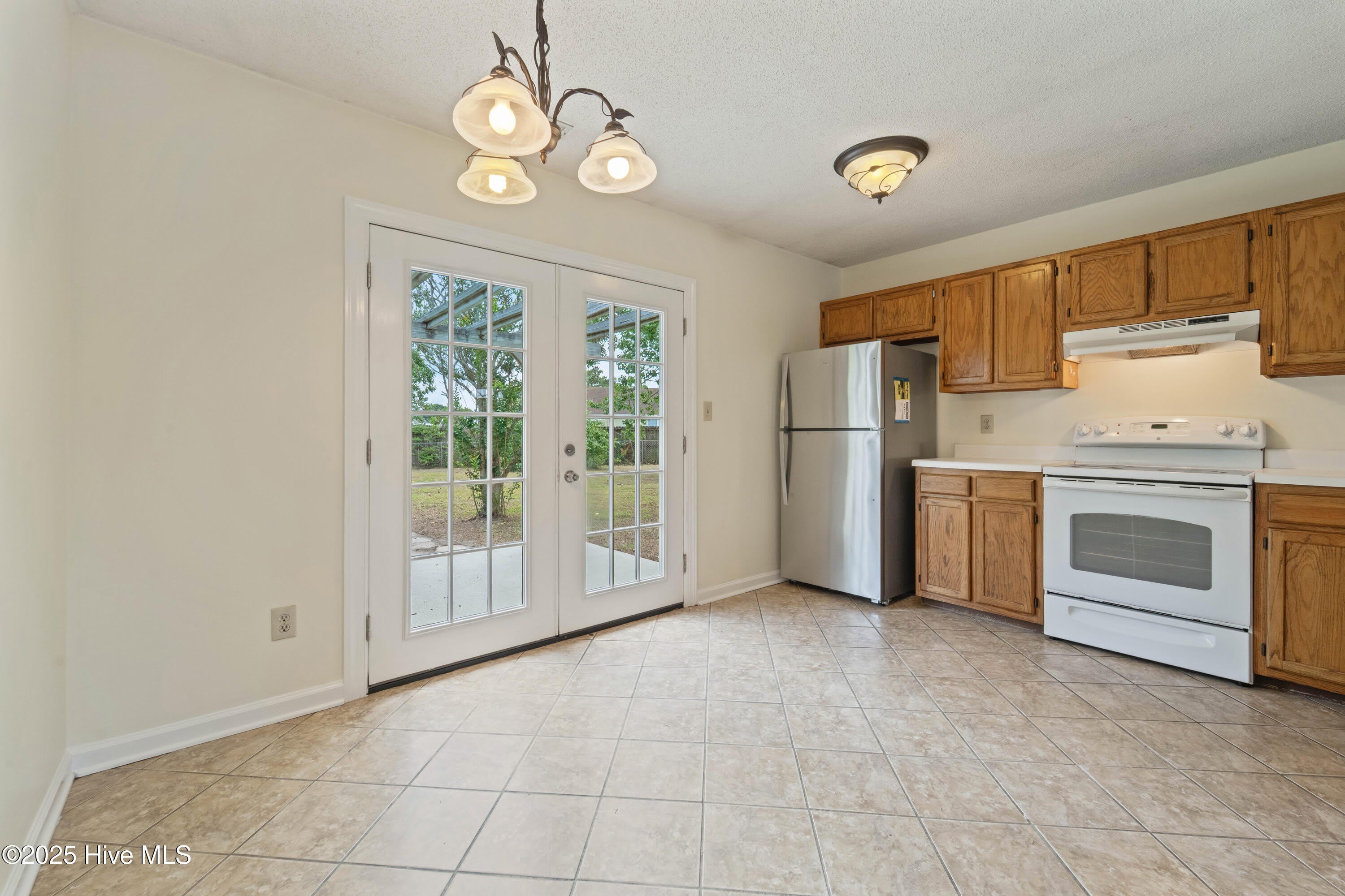 502 Nutfield Drive – photo 5