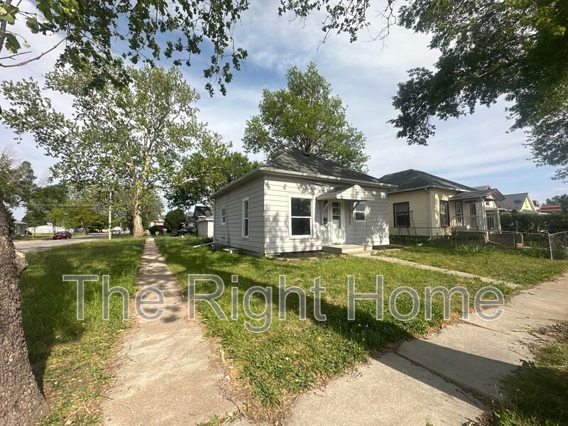 4444 N 60th St – photo 1