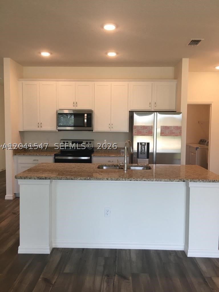 2240 SW Lawrence St – photo 3