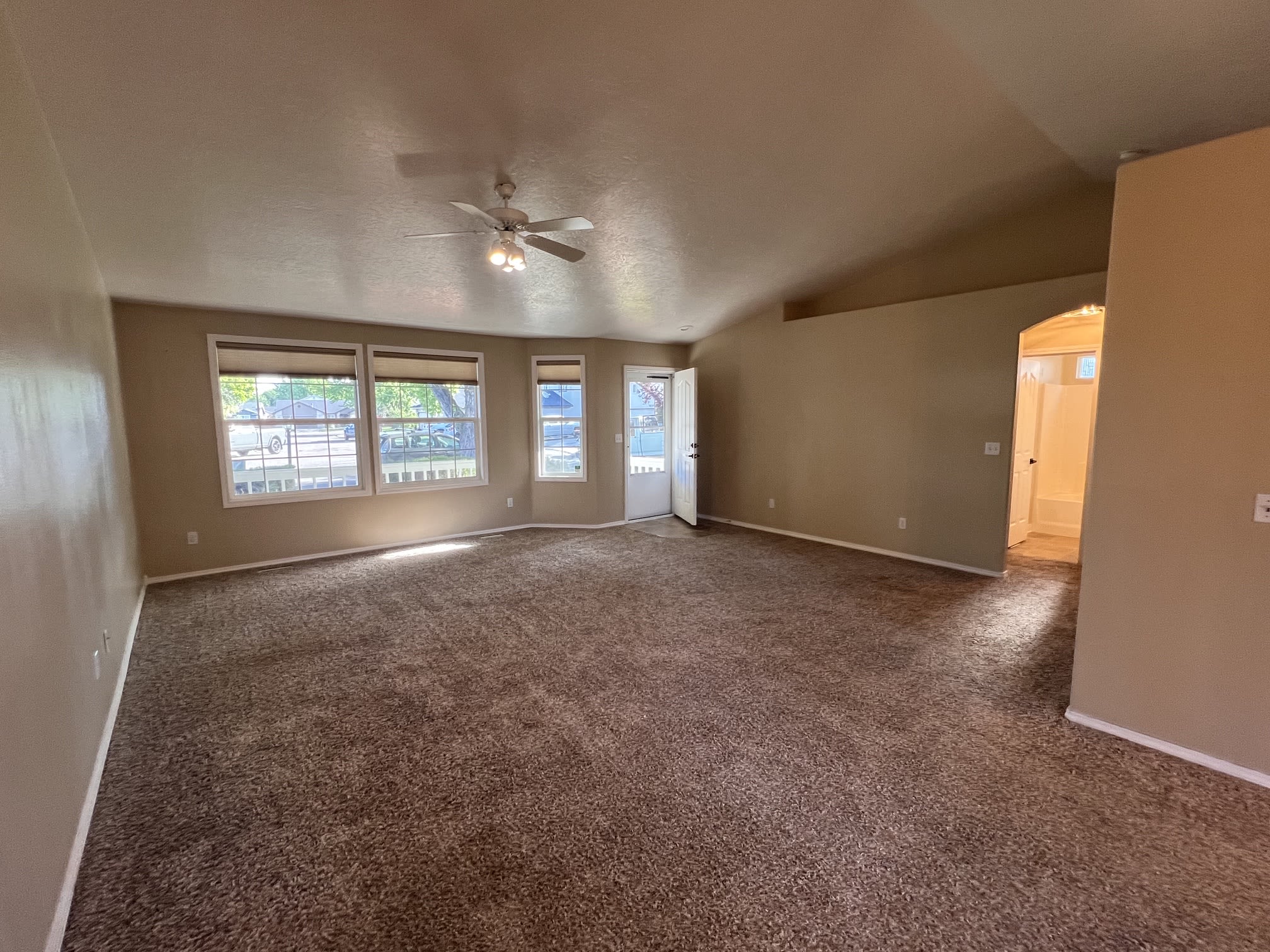 14401 W Roaring Creek St – photo 4