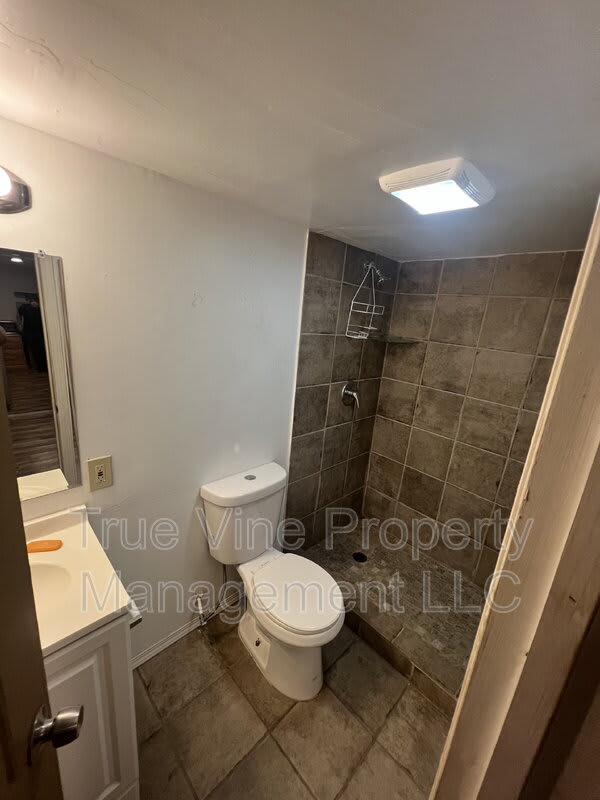 1202 Division Avenue – photo 4
