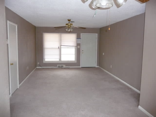 Central location, large corner lot – photo 3