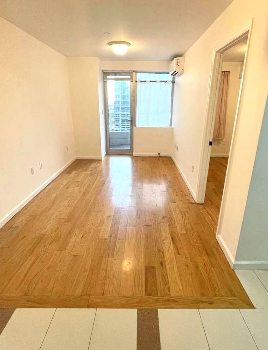 37-20 Prince Street – photo 3