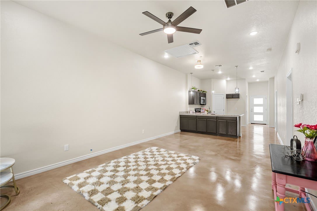 410 W Avenue C – photo 5