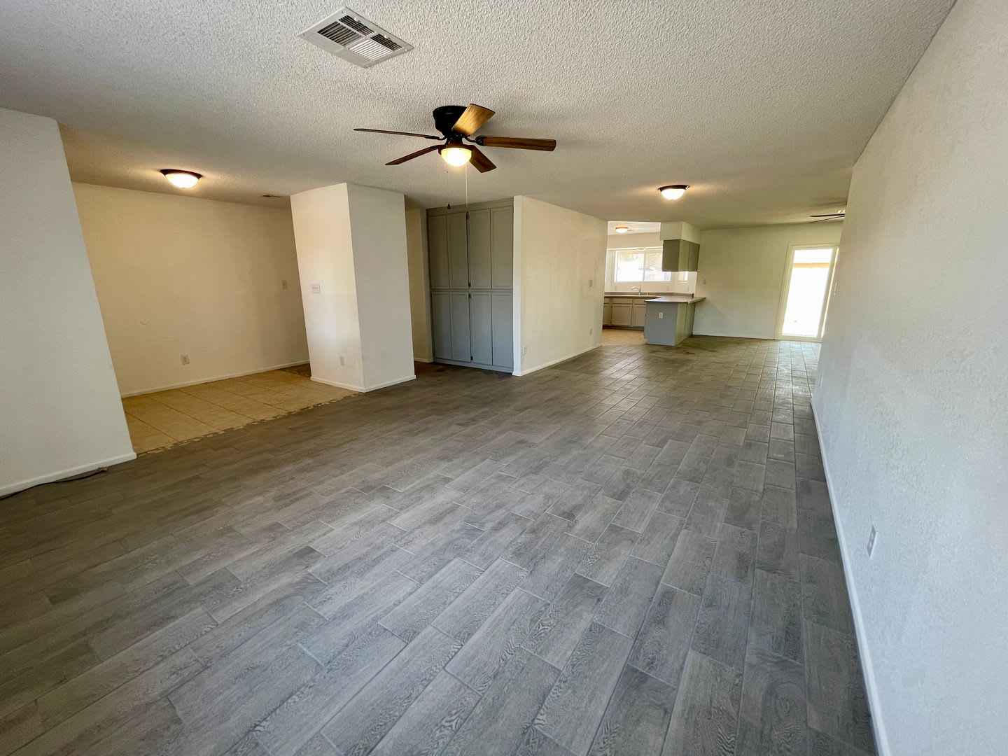 4 Bedroom In Mountain View 11348 E 24Th Ln – photo 4