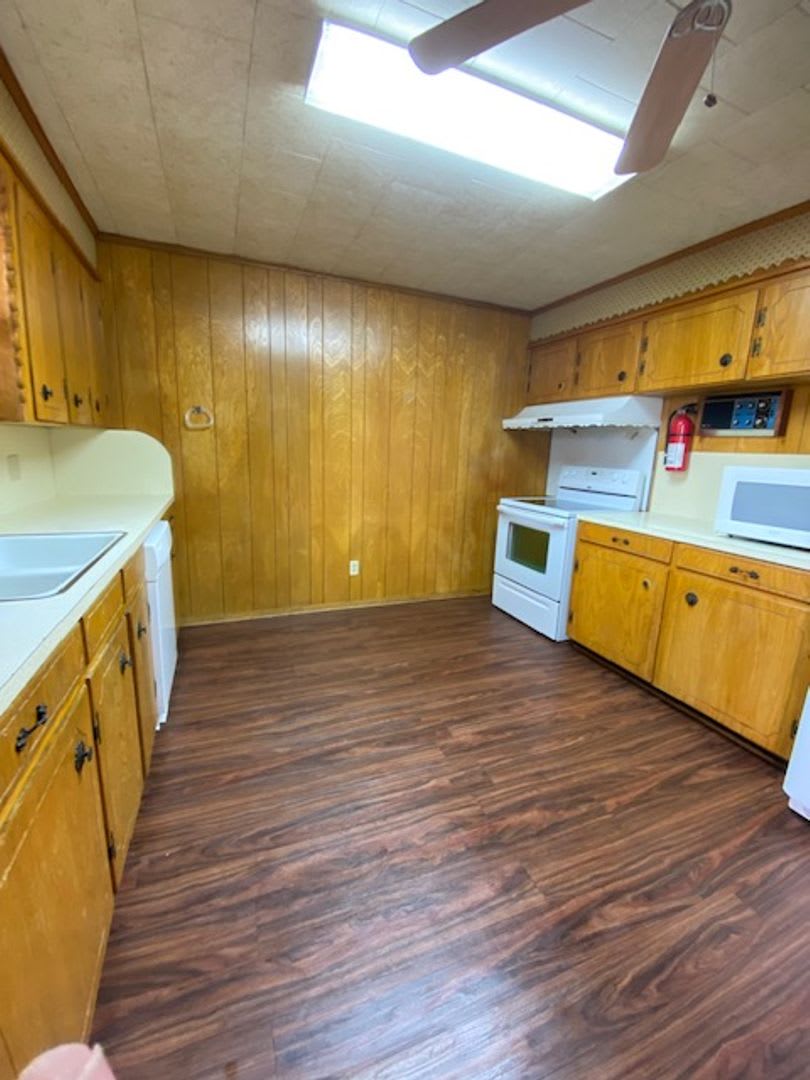 New Orleans French Quarter style-Downtown Cleburne apartment for rent – photo 2