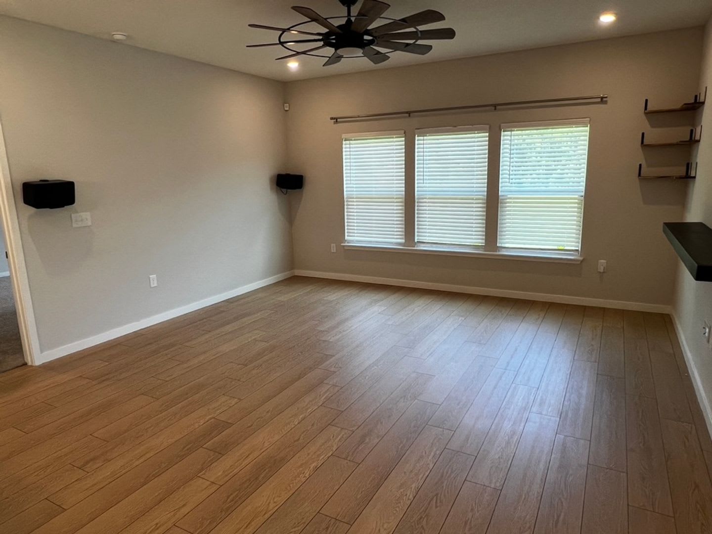 3BR/2BA Home for Rent: Available Immediately – photo 3