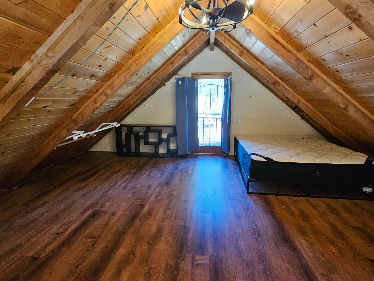 Pinon Pines-Cozy 1-Bedroom with loft Cabin Retreat with Scenic Views – photo 5