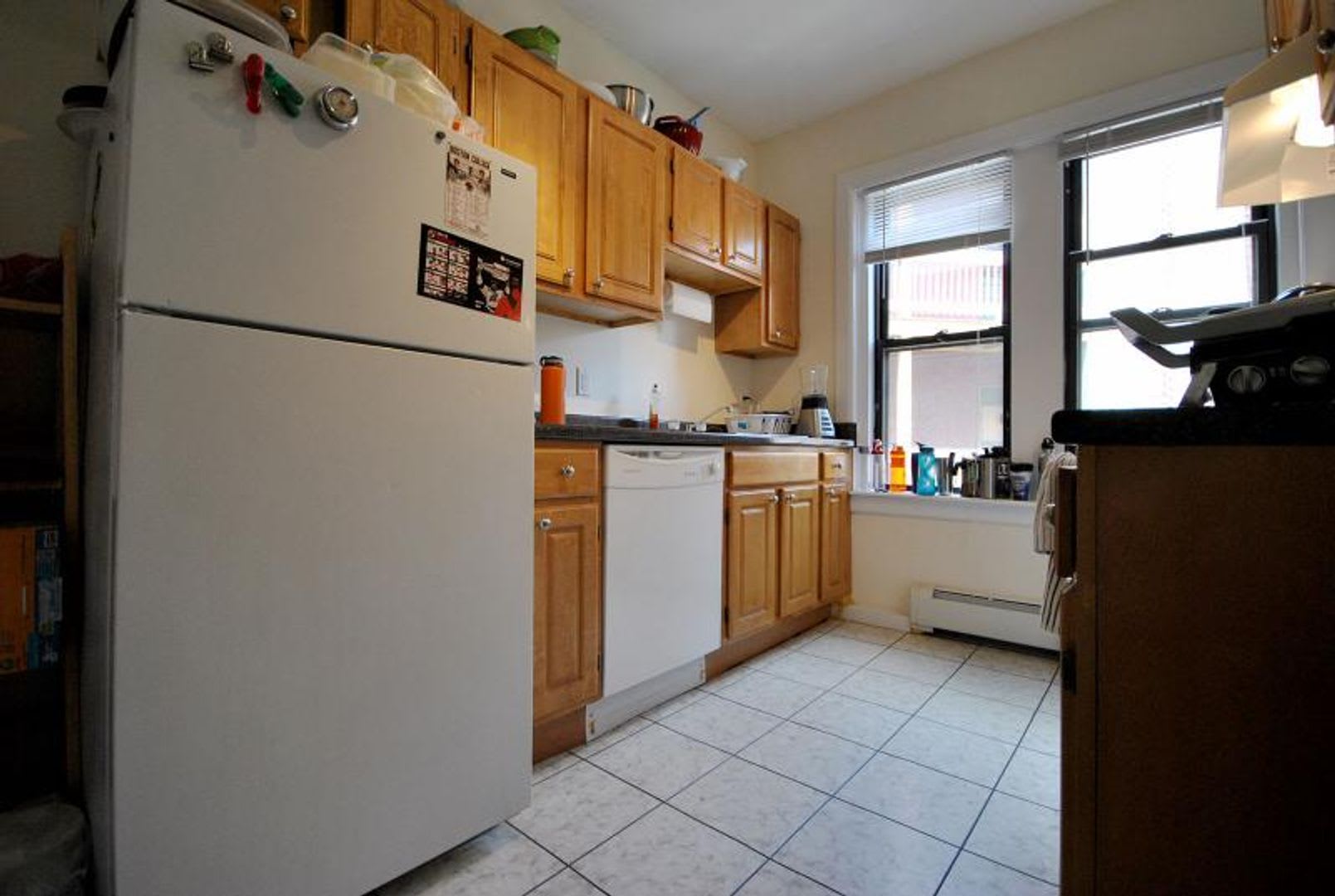 No Brokers Fee Unit on Cleveland Circle, Central Heat, Laundry, on a Site, Parking for Rent, Eat-in Kitchen – photo 3