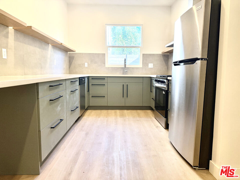 1246 North Formosa Avenue – photo 5