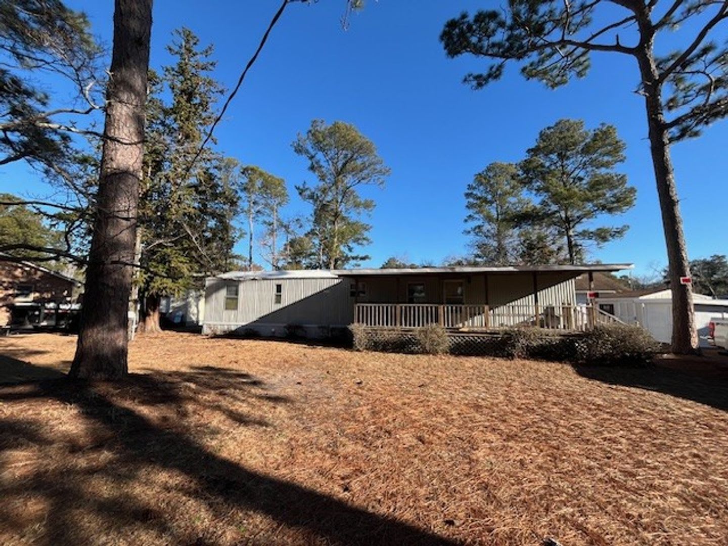 Welcome to this charming 2-bedroom, 1.5-bathroom home located in the desirable area of Leland, NC – photo 3